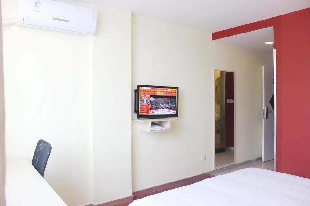 Hanting Hotel Yibin Zhongshan Street Εξωτερικό φωτογραφία