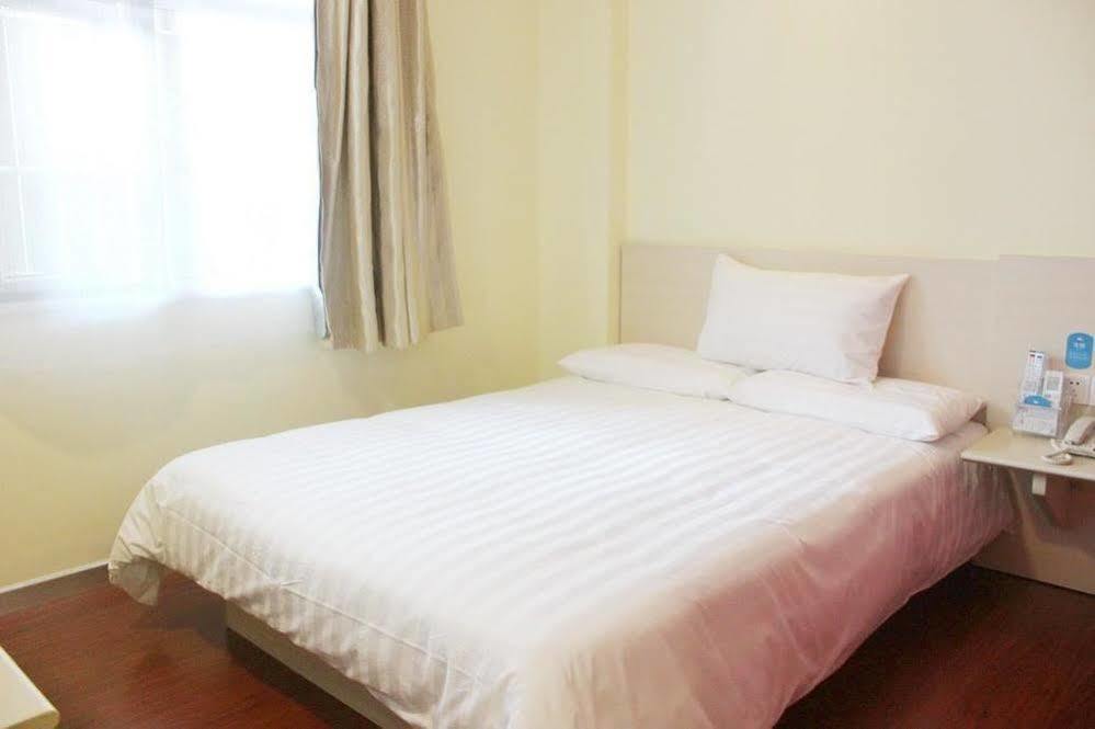 Hanting Hotel Yibin Zhongshan Street Εξωτερικό φωτογραφία