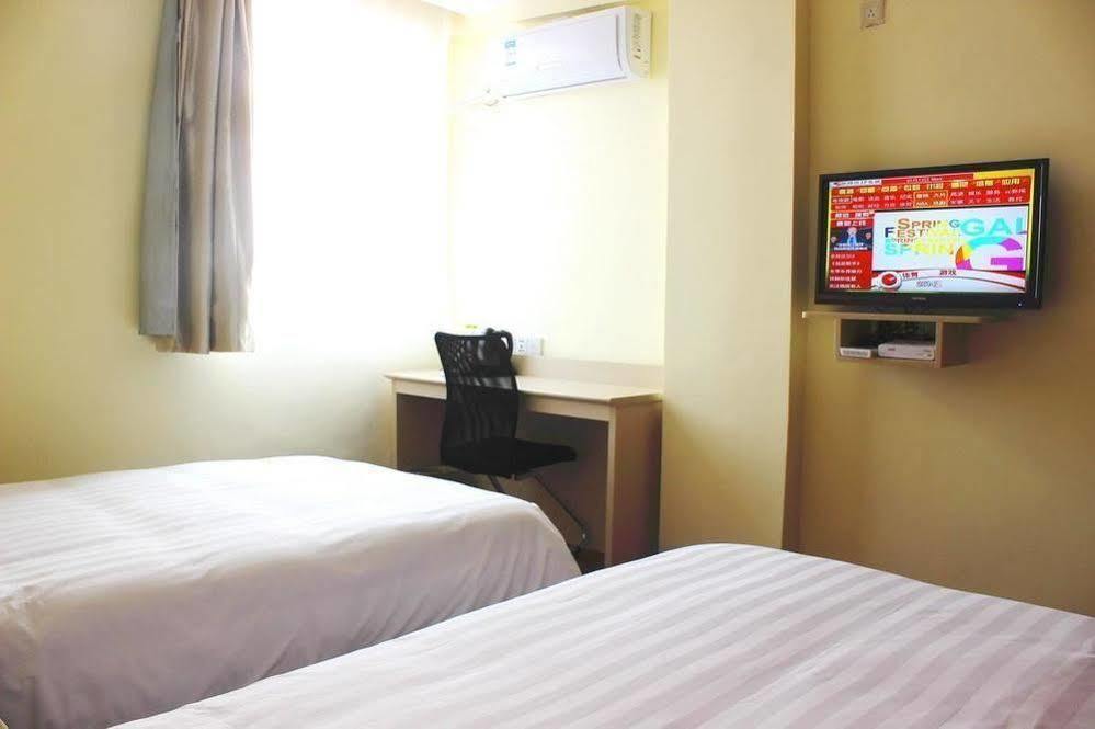 Hanting Hotel Yibin Zhongshan Street Εξωτερικό φωτογραφία