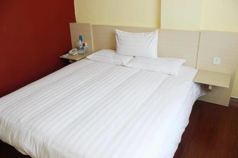 Hanting Hotel Yibin Zhongshan Street Εξωτερικό φωτογραφία