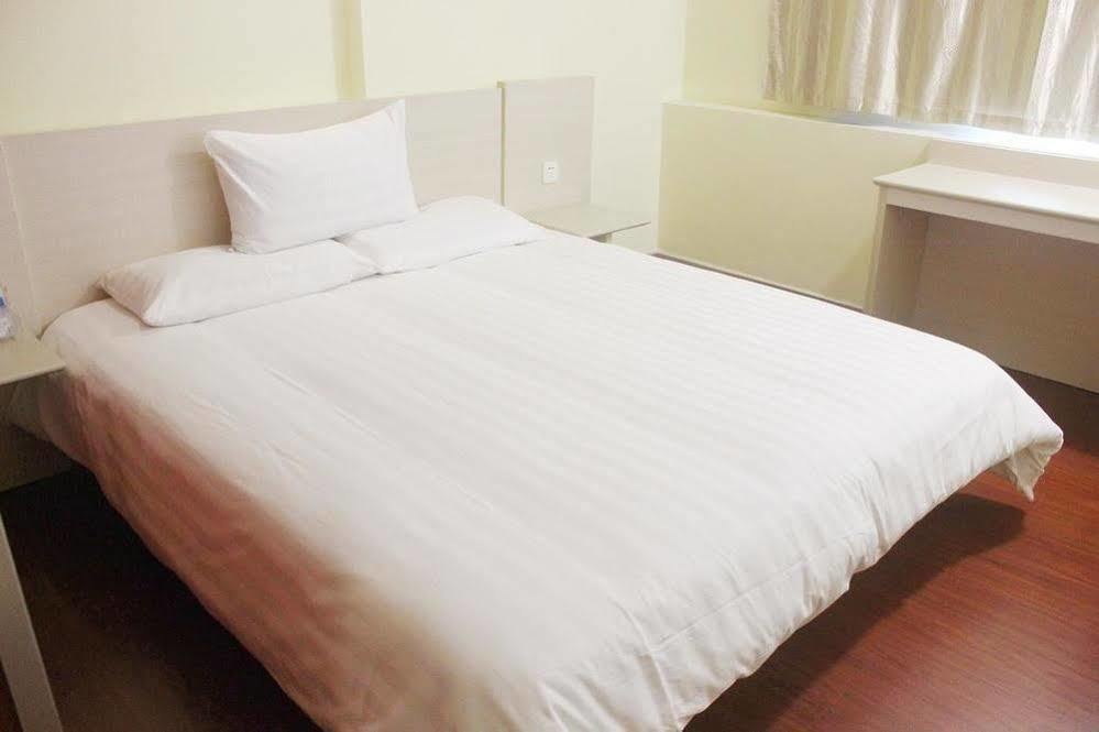 Hanting Hotel Yibin Zhongshan Street Εξωτερικό φωτογραφία